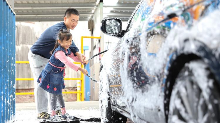 Family washing car.