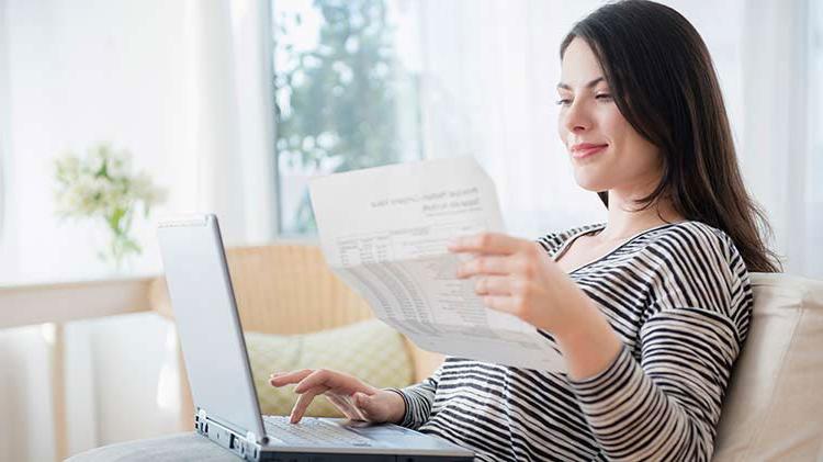 Woman creating a budget and managing expenses on her laptop.